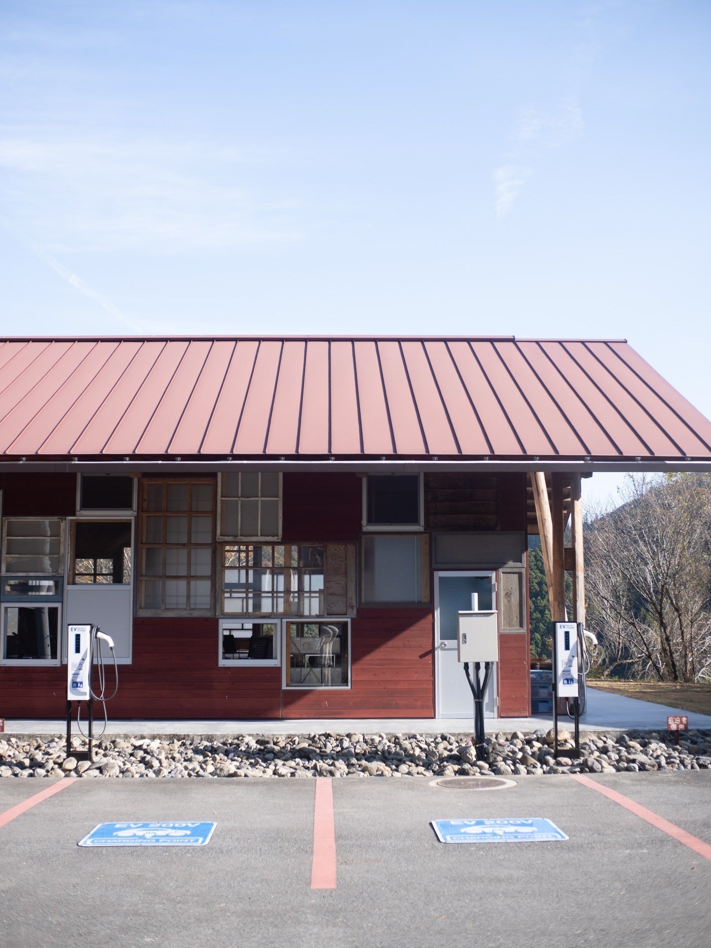 電気自動車（EV）充電スタンドを新たに設置しました！